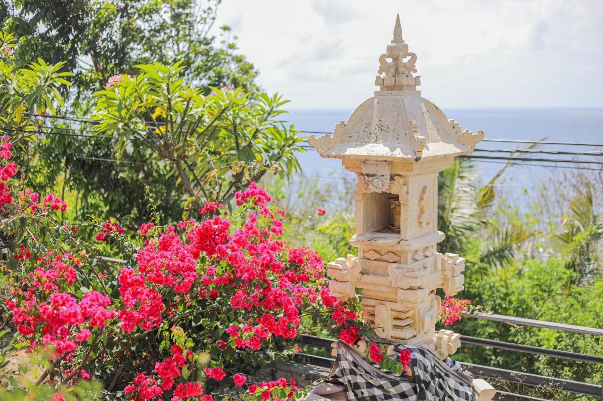 Manta Cottages With Sea View Batununggul Exterior foto