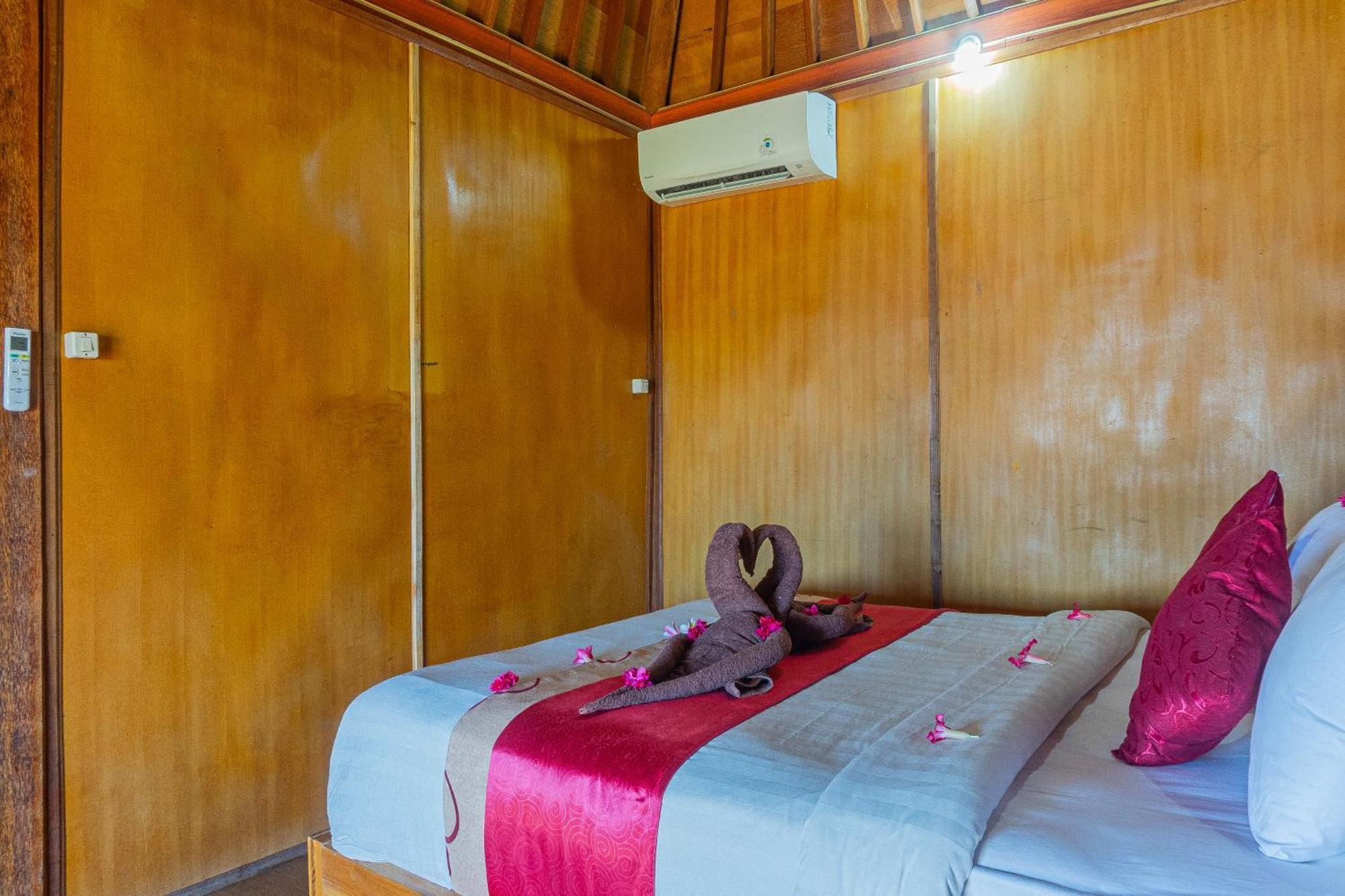 Manta Cottages With Sea View Batununggul Exterior foto
